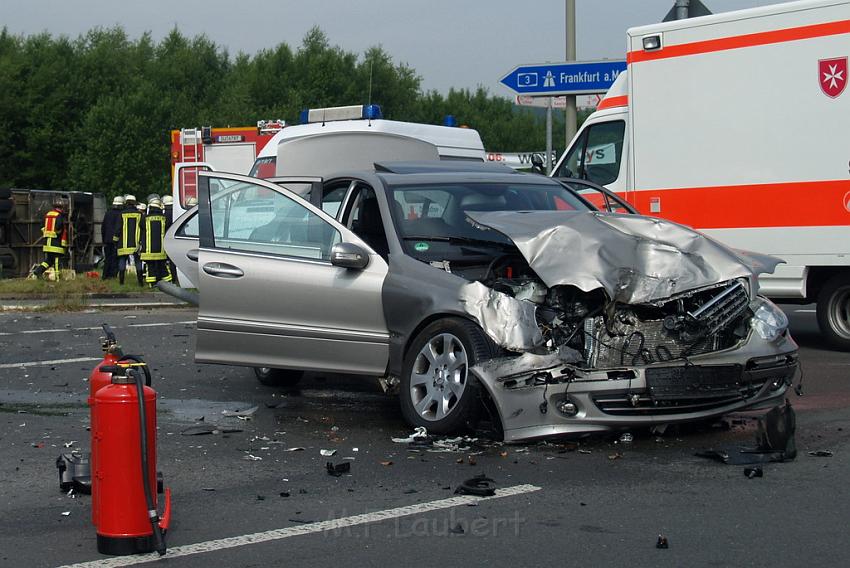 Schwerer Unfall mit Reisebus Lohmar Donrather Dreieck P313.JPG